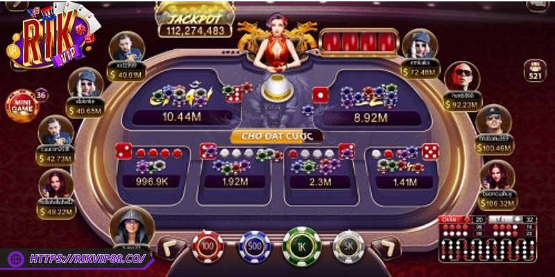 Toàn bộ quá trình xóc lắc diễn ra trên giao diện livestream